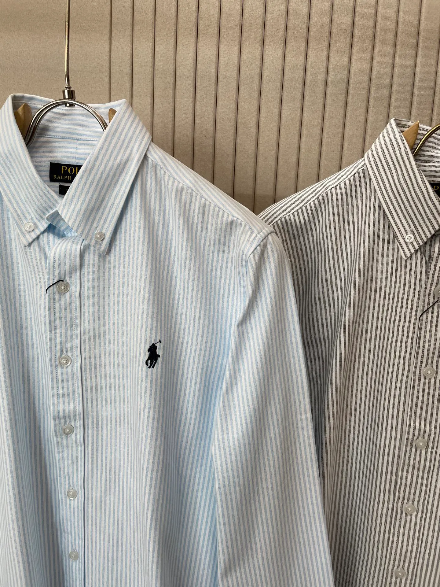 P220 🌸🌸🌸 POLO Ralph Lauren [High Quality] Classic shirt! The classic casual shirt made of pure cotton Oxford cloth has a unique design. It has a simple, clean and classic silhouette design. It is a versatile style that can be switched at will. The fabric feels soft and delicate, highly breathable, and is close to the skin and comfortable to wear. It can be worn alone as an inner layer. Its versatile performance is beyond your imagination! The upper body of the ready-to-wear is simple and classic yet elegant! Size:M-XXL